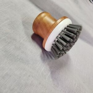 Palm Brush Wooden Handle Everspring